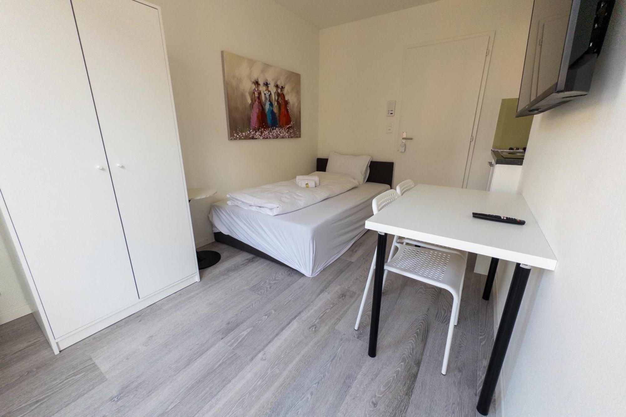 Cozy With Balcony In The Be37 Zürich